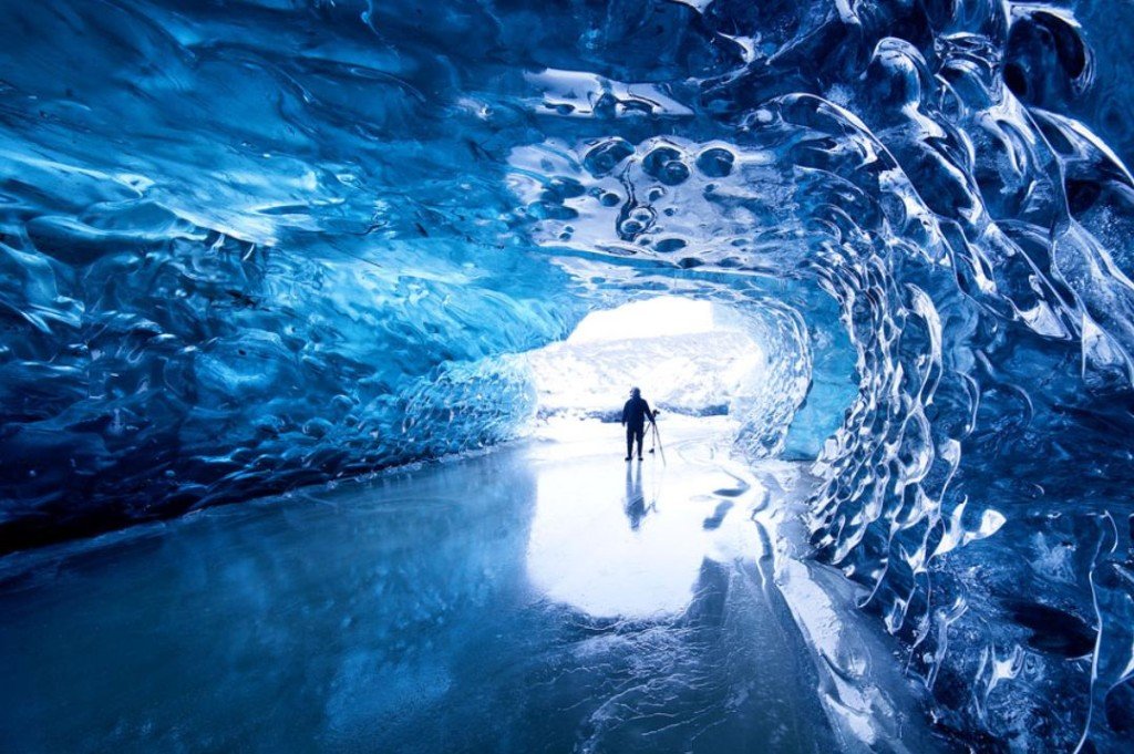 20131026Glacier-caves